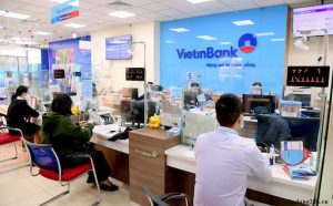 Kiểm tra số dư tài khoản Vietinbank bằng cách đến quầy giao dịch