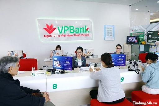 Mở thẻ tại quầy giao dịch ngân hàng VPBank