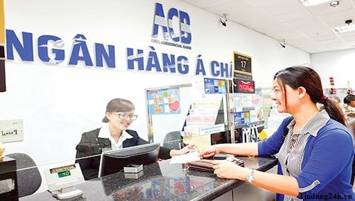 Chi nhánh ngân hàng ACB tại khu vực miền Bắc và miền Trung được chia làm 2 khung giờ làm việc theo mùa