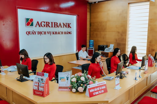 Agribank có tên đầy đủ là ngân hàng Nông nghiệp và Phát triển Nông thôn Việt Nam