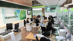 Mở thẻ ATM tại phòng giao dịch ngân hàng Vietcombank